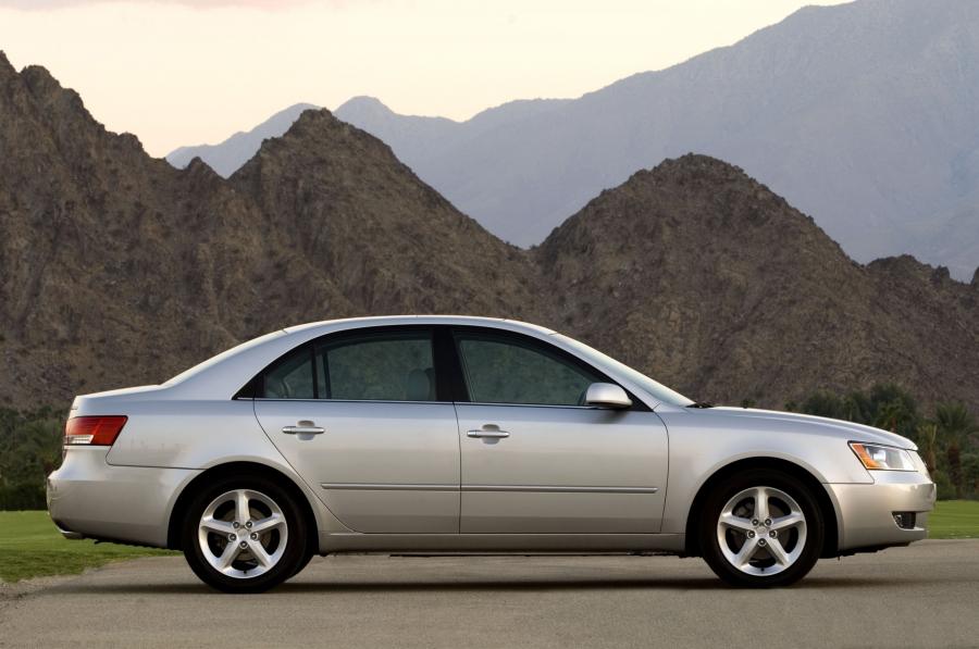  Hyundai Sonata 2005 года  (фото 7 из 22)